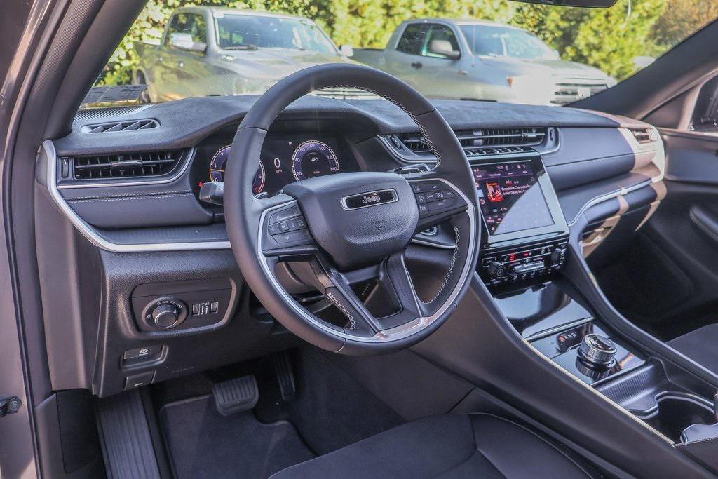 new 2025 Jeep Grand Cherokee car, priced at $42,829