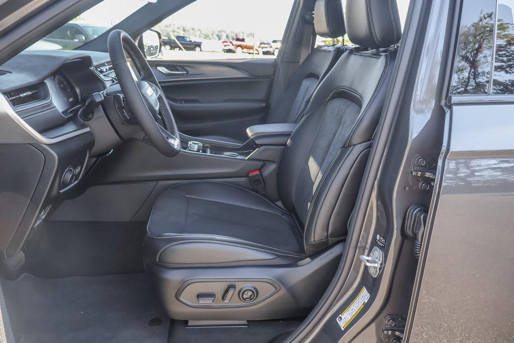 new 2025 Jeep Grand Cherokee car, priced at $42,829
