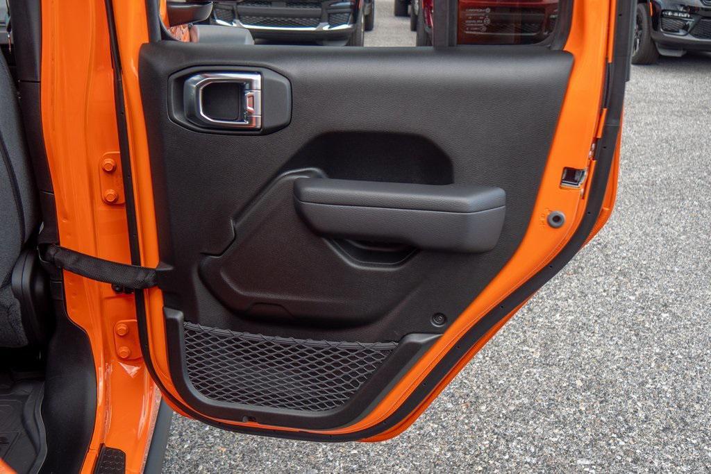 new 2025 Jeep Wrangler car, priced at $57,195