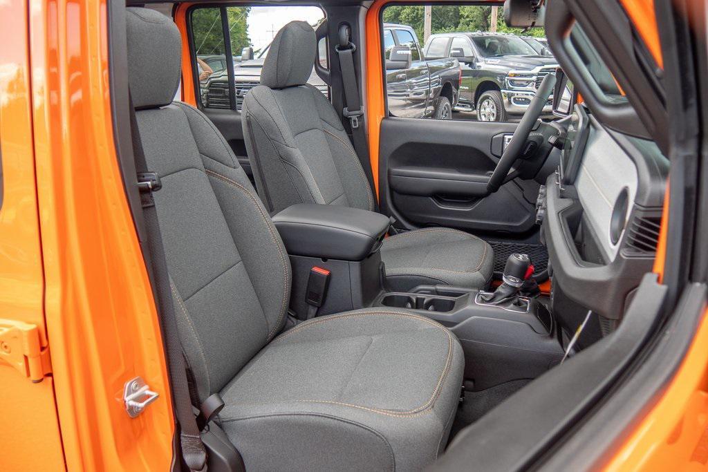 new 2025 Jeep Wrangler car, priced at $57,195
