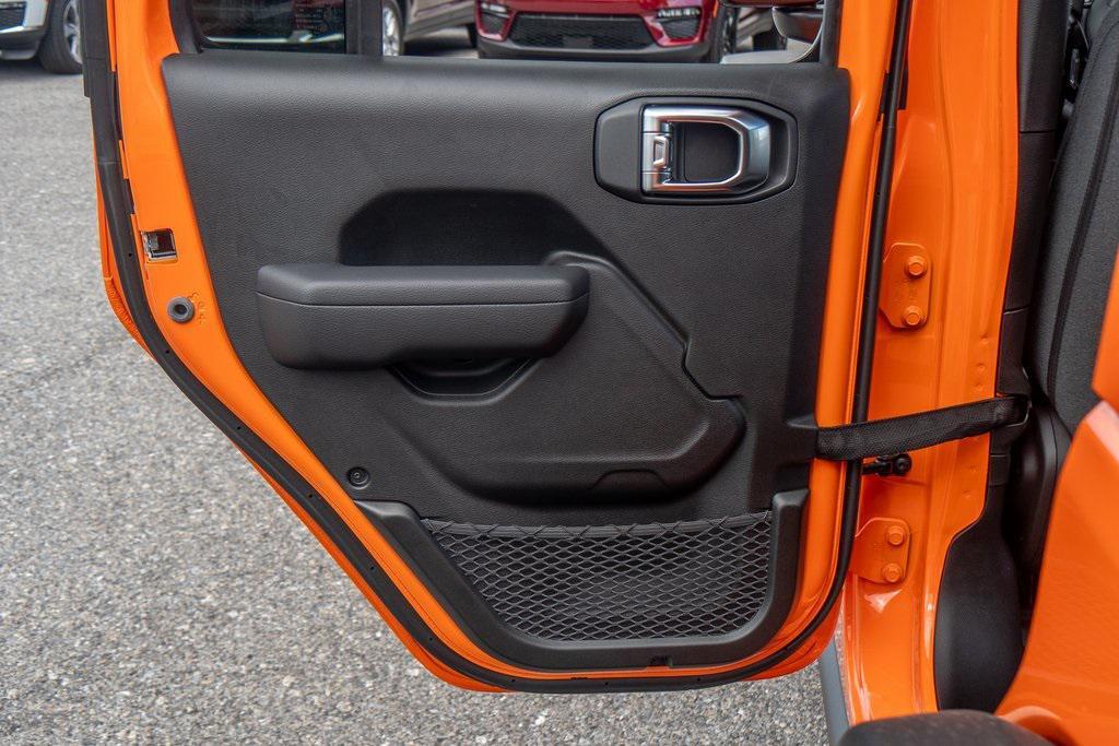 new 2025 Jeep Wrangler car, priced at $57,195