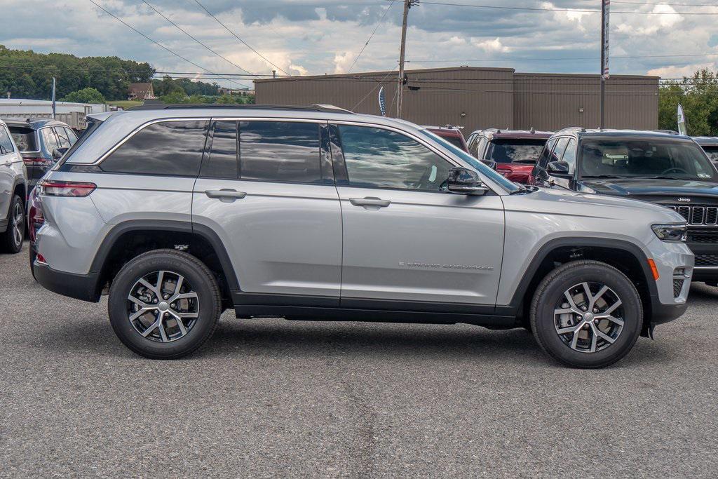 new 2025 Jeep Grand Cherokee car, priced at $45,528