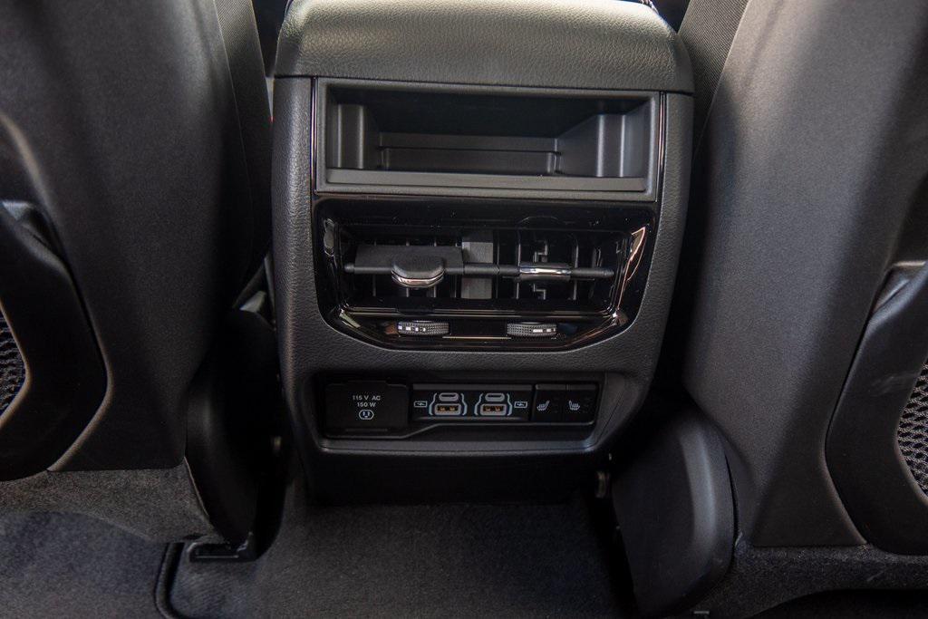 new 2025 Jeep Grand Cherokee car, priced at $45,528