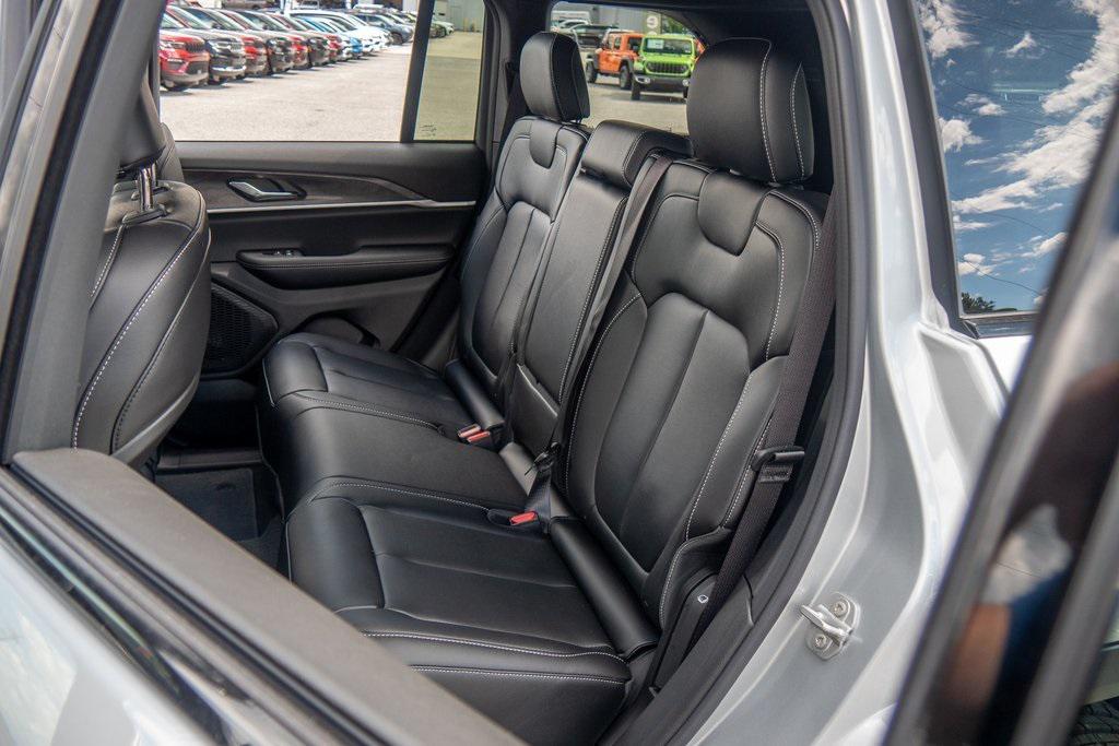 new 2025 Jeep Grand Cherokee car, priced at $45,528