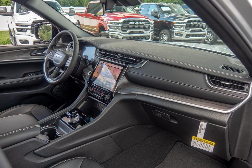 new 2025 Jeep Grand Cherokee car, priced at $45,528