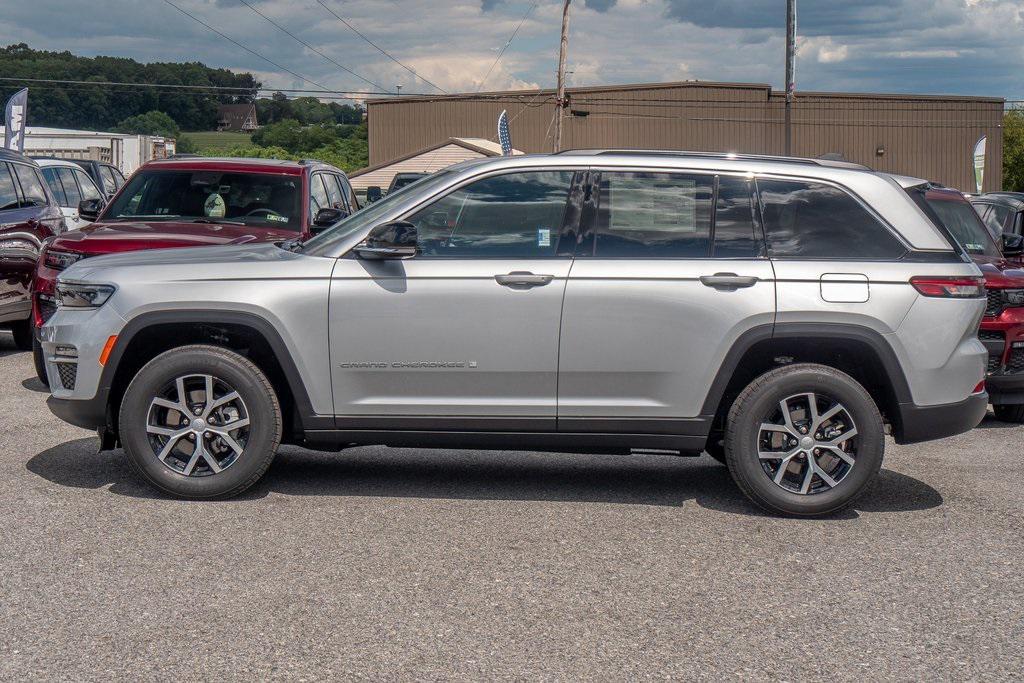 new 2025 Jeep Grand Cherokee car, priced at $45,528