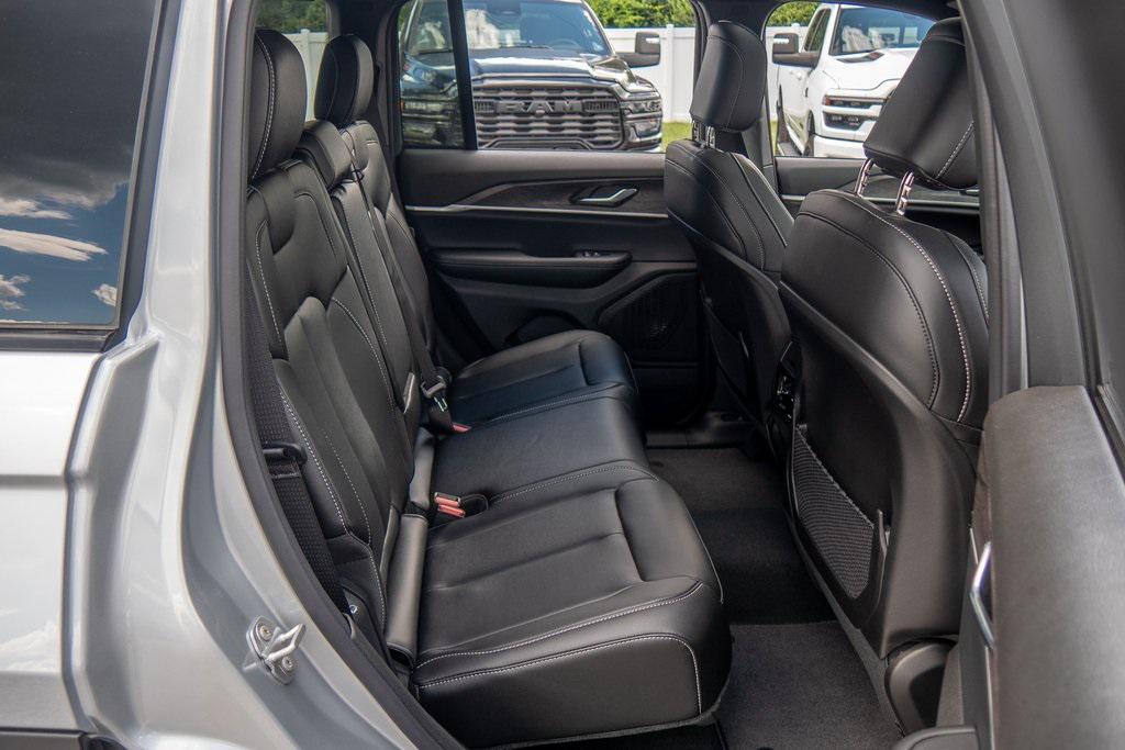 new 2025 Jeep Grand Cherokee car, priced at $45,528