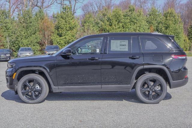 new 2025 Jeep Grand Cherokee car, priced at $43,684