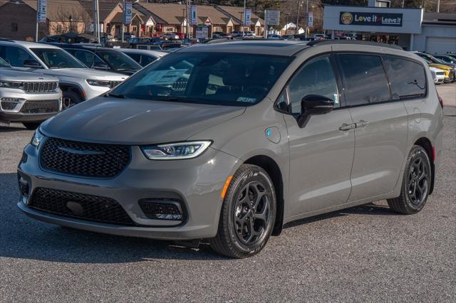 new 2025 Chrysler Pacifica Hybrid car, priced at $49,968