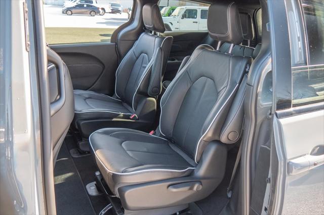 new 2025 Chrysler Pacifica Hybrid car, priced at $49,968