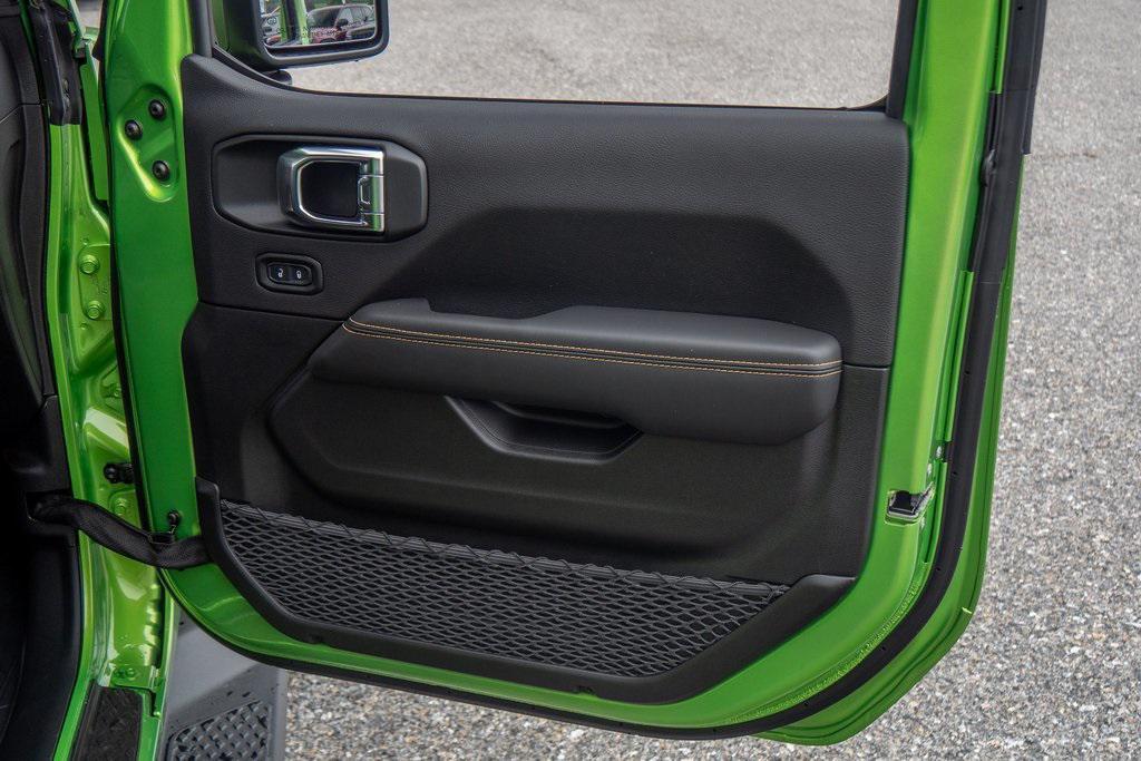 new 2025 Jeep Gladiator car, priced at $49,975