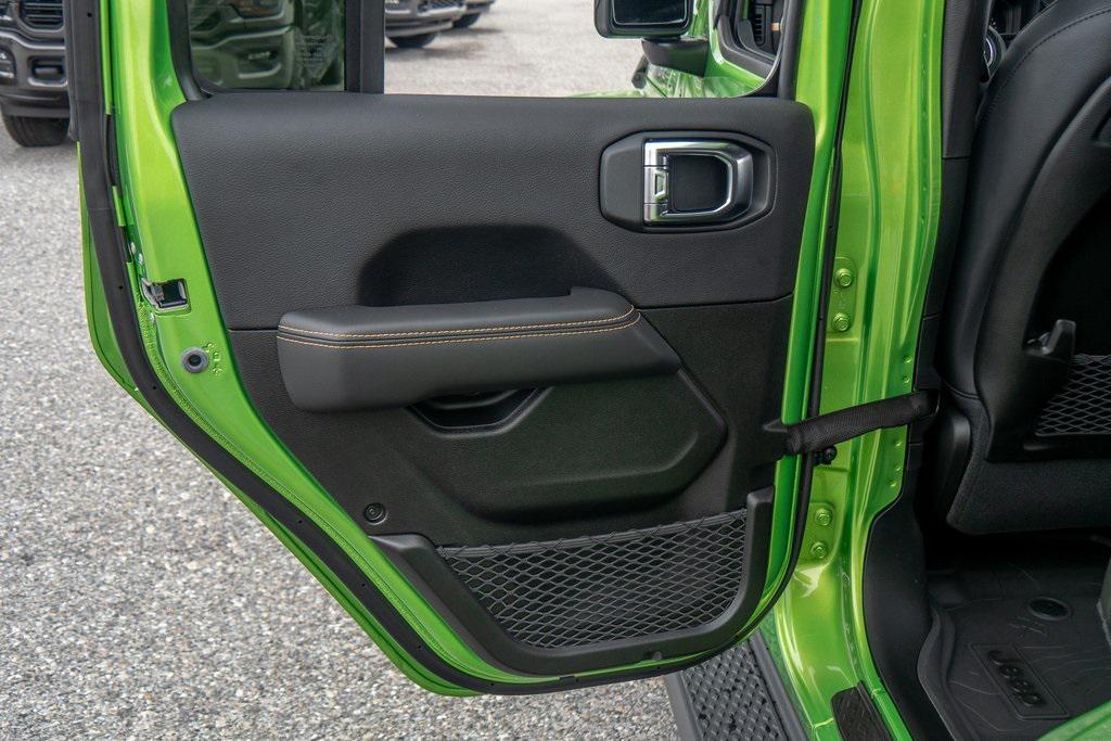 new 2025 Jeep Gladiator car, priced at $49,975