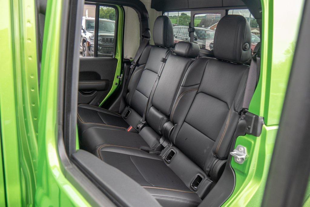 new 2025 Jeep Gladiator car, priced at $49,975