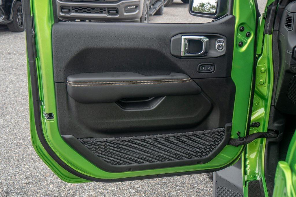 new 2025 Jeep Gladiator car, priced at $49,975