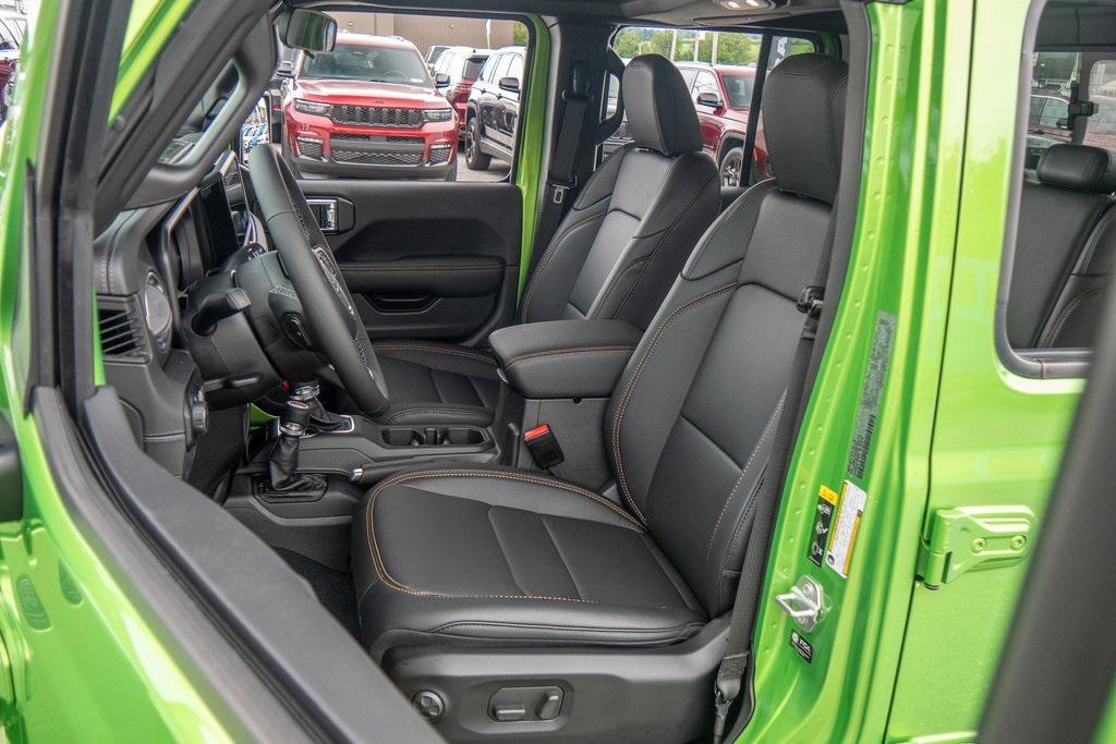 new 2025 Jeep Gladiator car, priced at $49,975