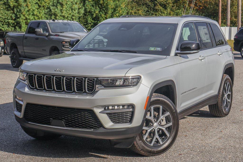 new 2025 Jeep Grand Cherokee car, priced at $46,073