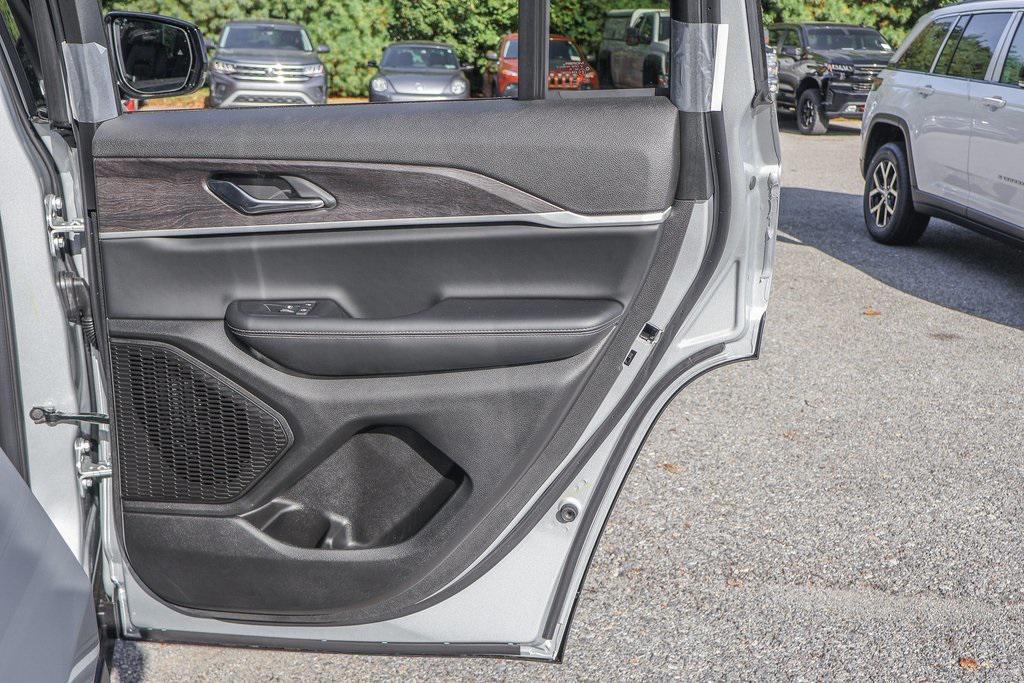 new 2025 Jeep Grand Cherokee car, priced at $46,073