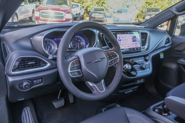 new 2025 Chrysler Pacifica car, priced at $41,974