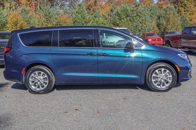 new 2025 Chrysler Pacifica car, priced at $41,974