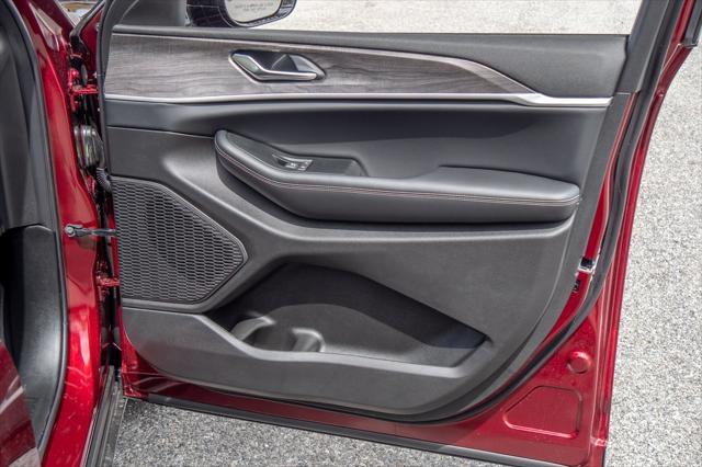 new 2025 Jeep Grand Cherokee car, priced at $46,648