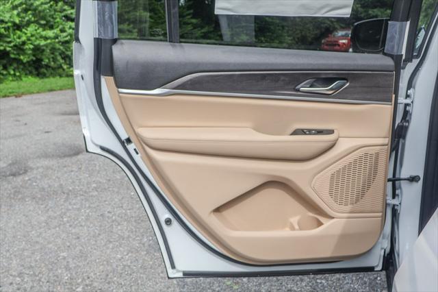 new 2025 Jeep Grand Cherokee L car, priced at $46,400