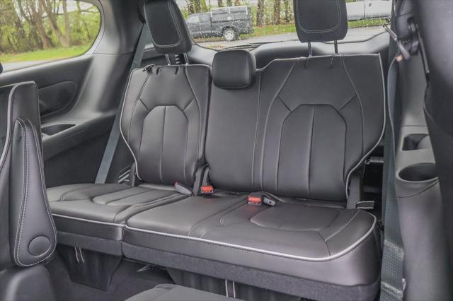 new 2025 Chrysler Pacifica Hybrid car, priced at $42,888