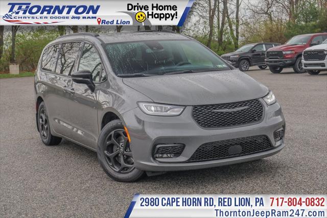 new 2025 Chrysler Pacifica Hybrid car, priced at $42,888