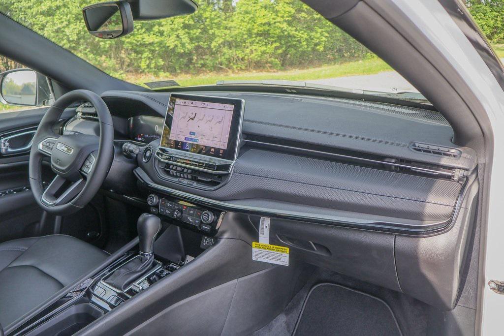new 2025 Jeep Compass car, priced at $32,499