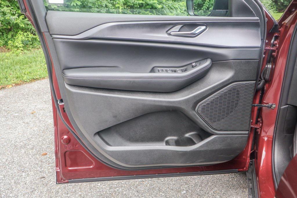new 2025 Jeep Grand Cherokee L car, priced at $39,829