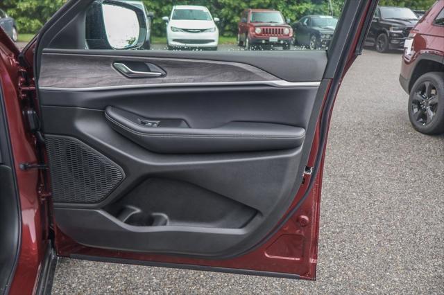 new 2025 Jeep Grand Cherokee car, priced at $47,088
