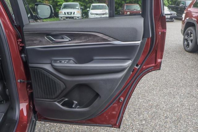 new 2025 Jeep Grand Cherokee car, priced at $47,088