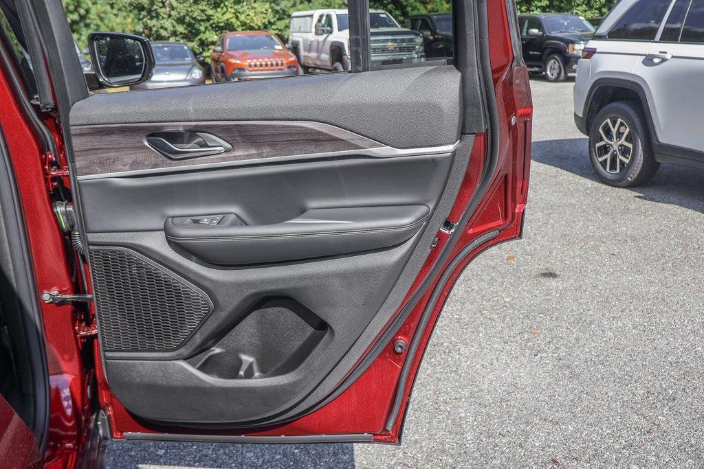 new 2025 Jeep Grand Cherokee car, priced at $46,225