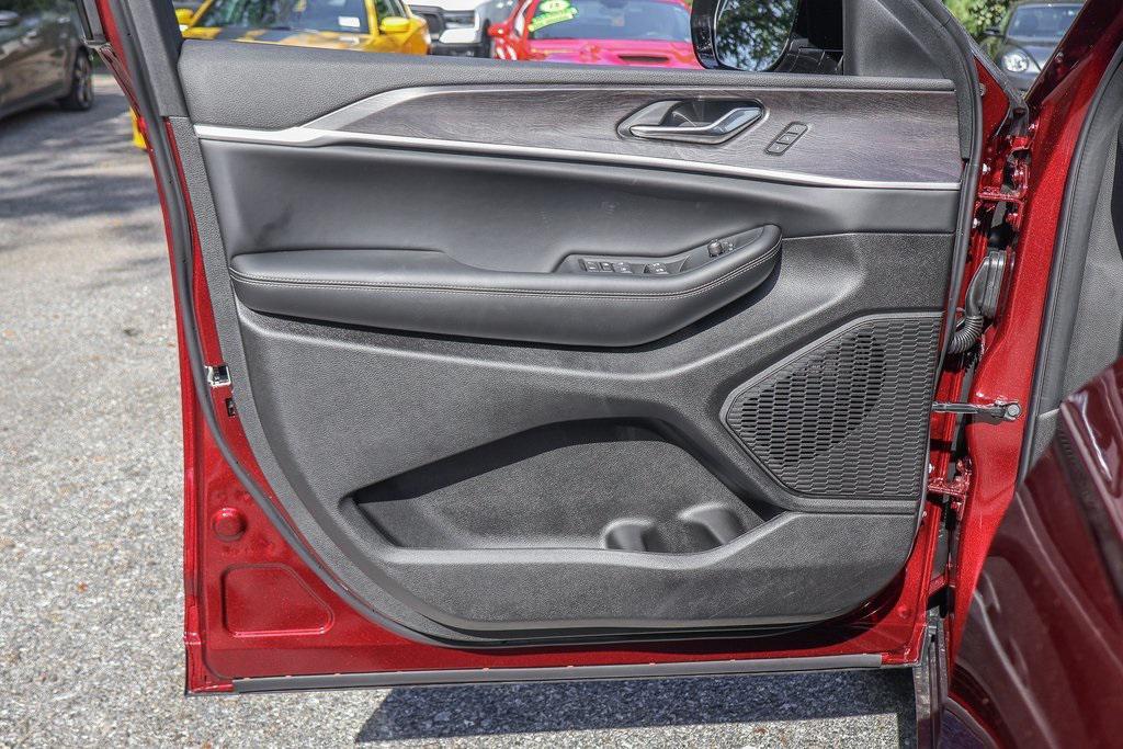 new 2025 Jeep Grand Cherokee car, priced at $46,225