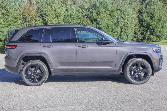 new 2025 Jeep Grand Cherokee car, priced at $44,675