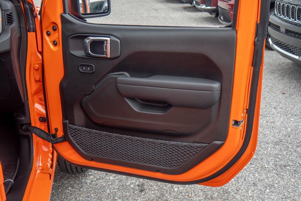 new 2025 Jeep Gladiator car, priced at $46,288