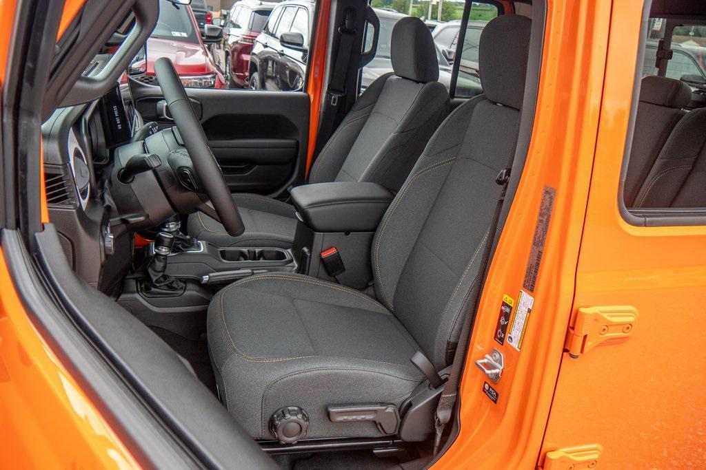 new 2025 Jeep Gladiator car, priced at $46,288