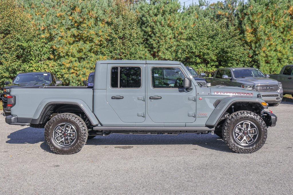 new 2025 Jeep Gladiator car, priced at $59,475