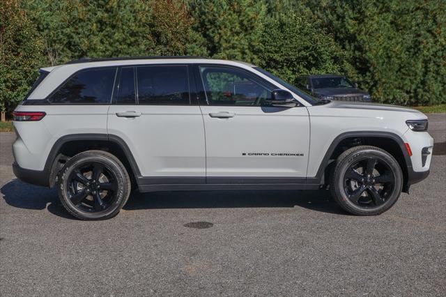 new 2025 Jeep Grand Cherokee car, priced at $44,080