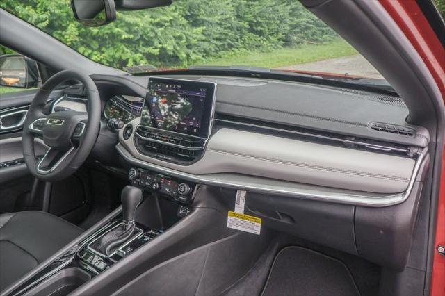 new 2025 Jeep Compass car, priced at $30,900