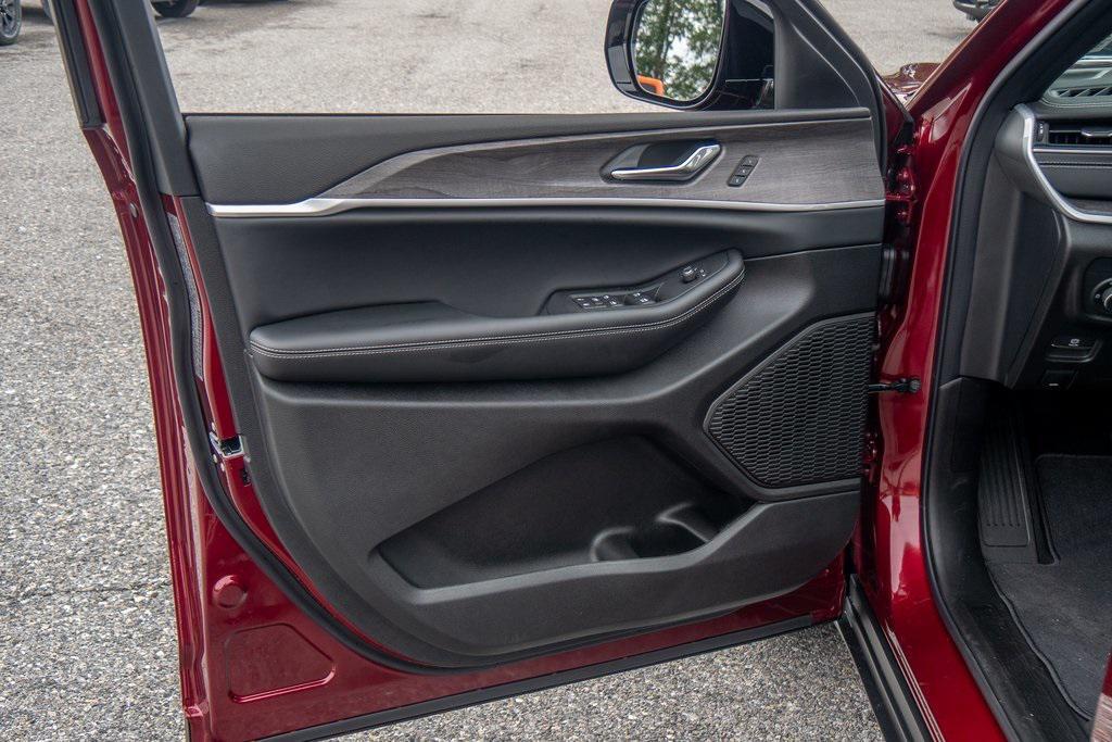 new 2025 Jeep Grand Cherokee car, priced at $44,449