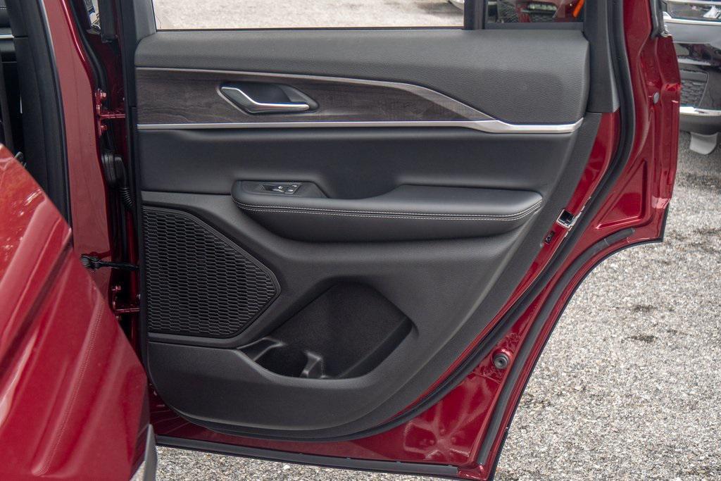 new 2025 Jeep Grand Cherokee car, priced at $44,449
