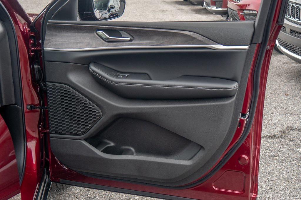 new 2025 Jeep Grand Cherokee car, priced at $44,449