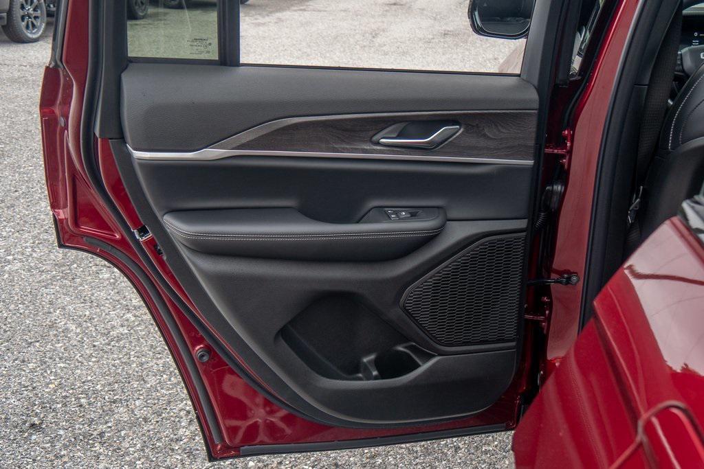 new 2025 Jeep Grand Cherokee car, priced at $44,449