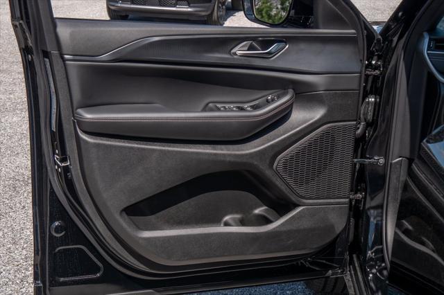 new 2025 Jeep Grand Cherokee car, priced at $43,884