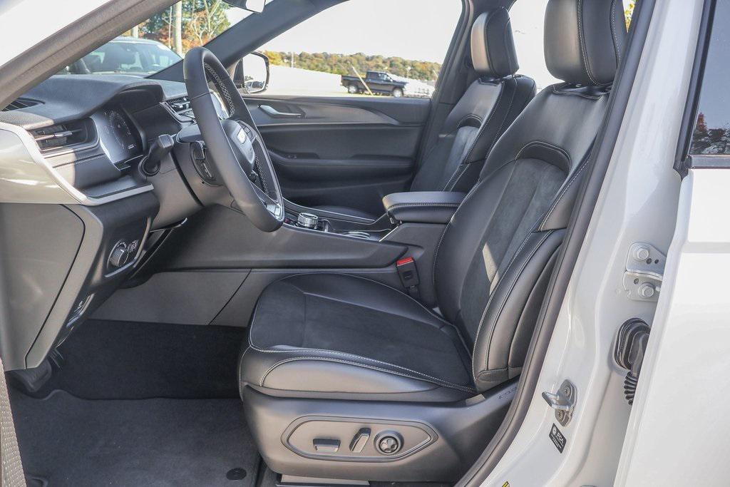 new 2025 Jeep Grand Cherokee car, priced at $42,311