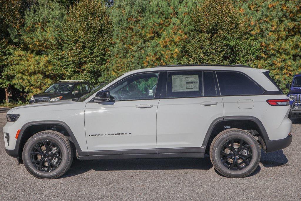 new 2025 Jeep Grand Cherokee car, priced at $42,311