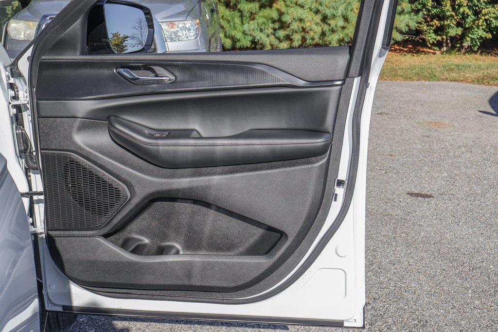 new 2025 Jeep Grand Cherokee car, priced at $42,311