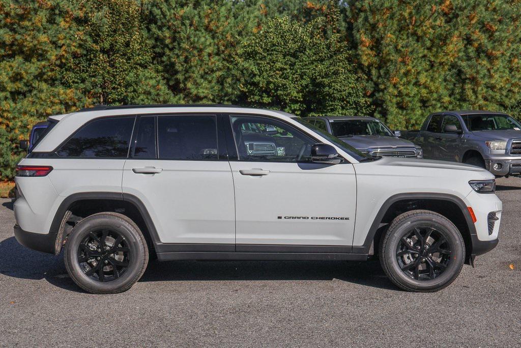 new 2025 Jeep Grand Cherokee car, priced at $42,311