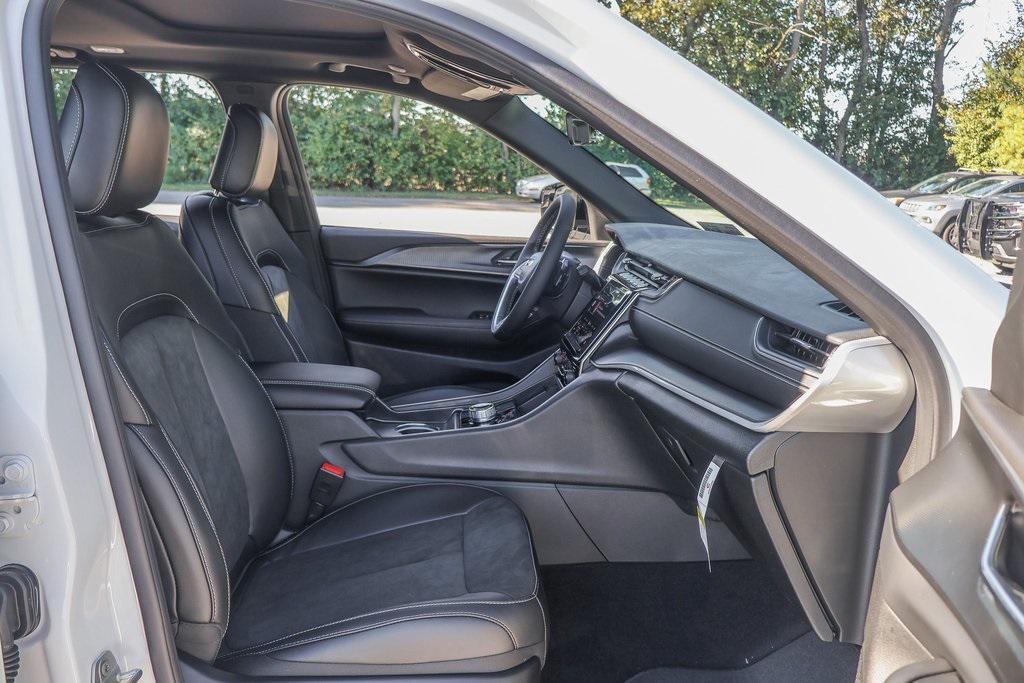 new 2025 Jeep Grand Cherokee car, priced at $42,311