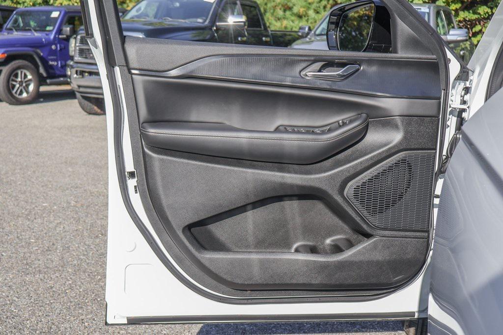 new 2025 Jeep Grand Cherokee car, priced at $42,311
